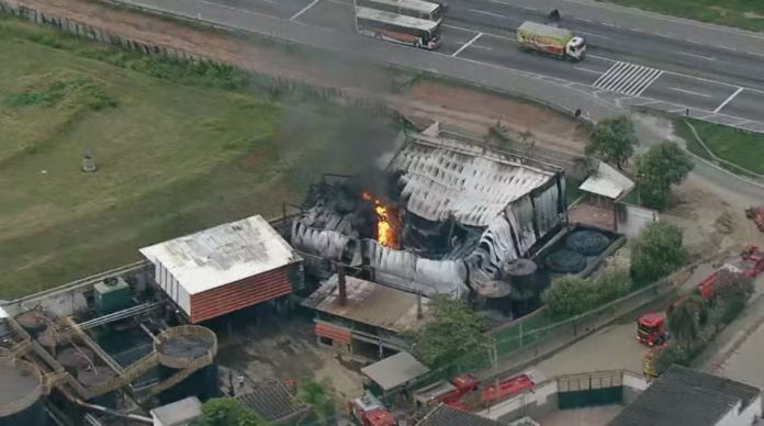 fábrica de lubrificantes TASA incêndio