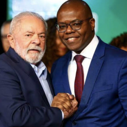 Lula e o ministro dos Direitos Humanos, Silvio Almeida. Foto: EBC.